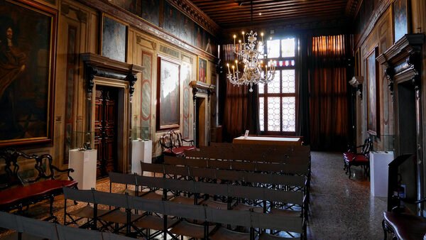 Palazzo Mocenigo : The Portego is the typical large central hall in Venetian palaces, used for celebrations and official events