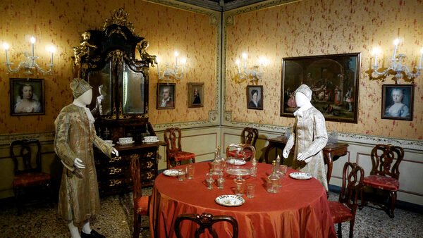 Palazzo Mocenigo : Room #3 of the itinerary features numerous portraits of noblemen from that era