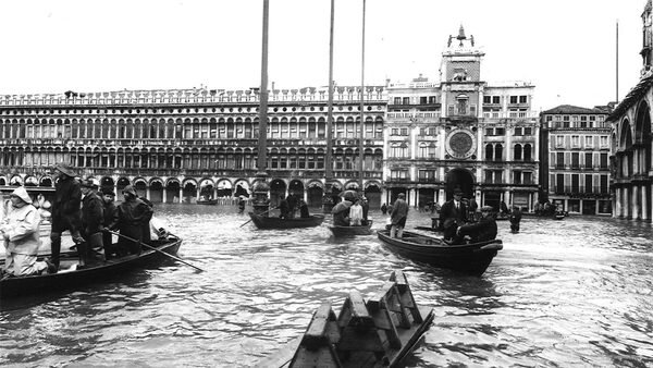 Piazza San Marco : On one occasion in 1966, the water level rose to almost 2 meters, completely transforming the square