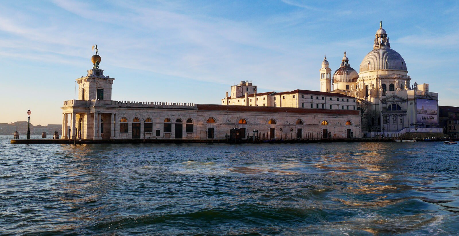 Punta della Dogana : The location, at the entrance of Canal Grande, next to Santa Maria della Salute, at the eastern extremity of the Dorsoduro district