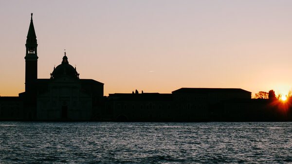 Punta della Dogana : San Giorgio Maggiore when the sun is just about to come out