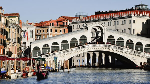 Rialto Bridge : Southward view