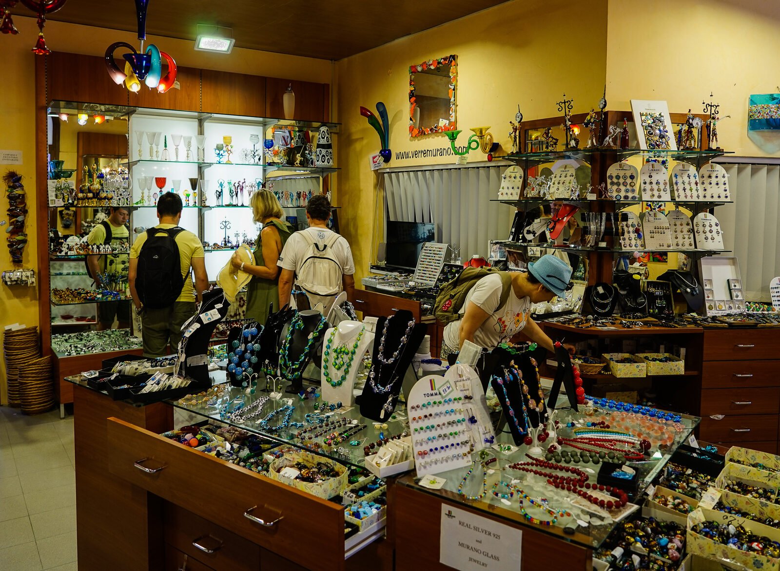 Rio dei Vetrai : One of the many glass souvenir shops along the Rio dei Vetrai canal