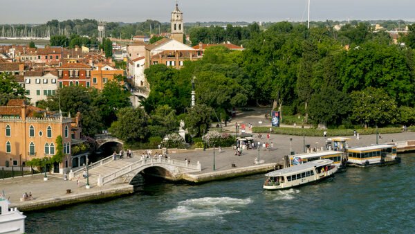 Riva degli Schiavoni : It eventually concludes nearly 1km away from its starting point, at Giardini della Biennale