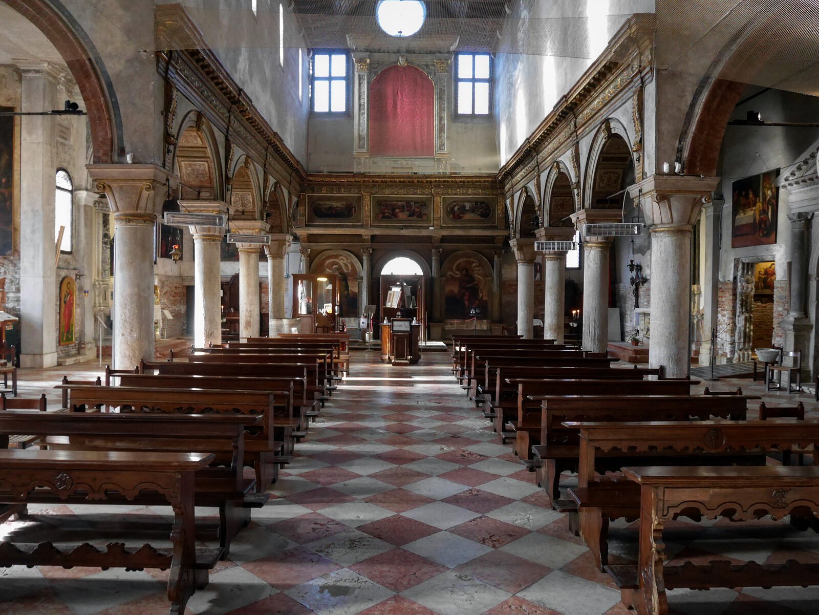 San Giacomo dall'Orio : The main nave facing the counter-facade