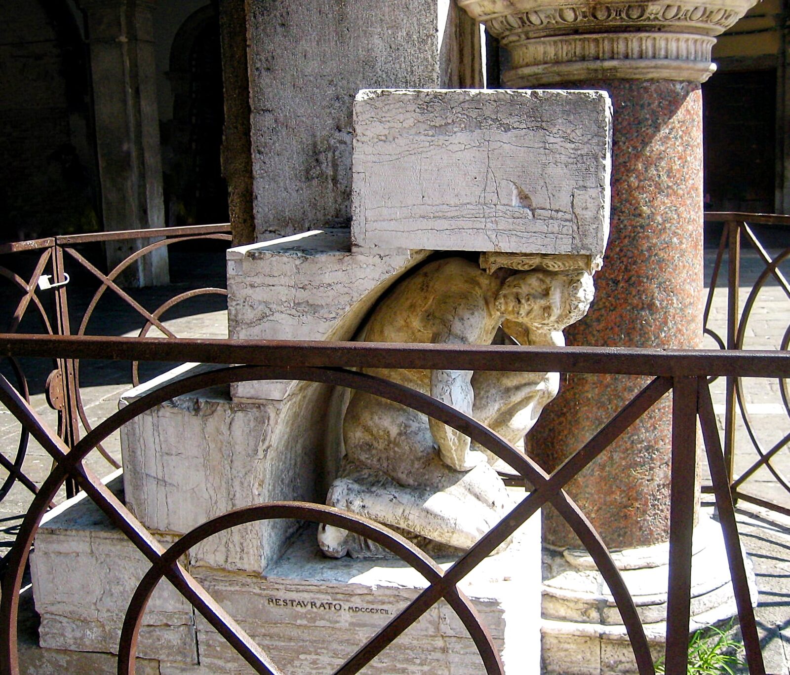 San Giacomo di Rialto : Il Gobbo di Rialto (the Hunchback of the Rialto) is a marble statue located opposite the church