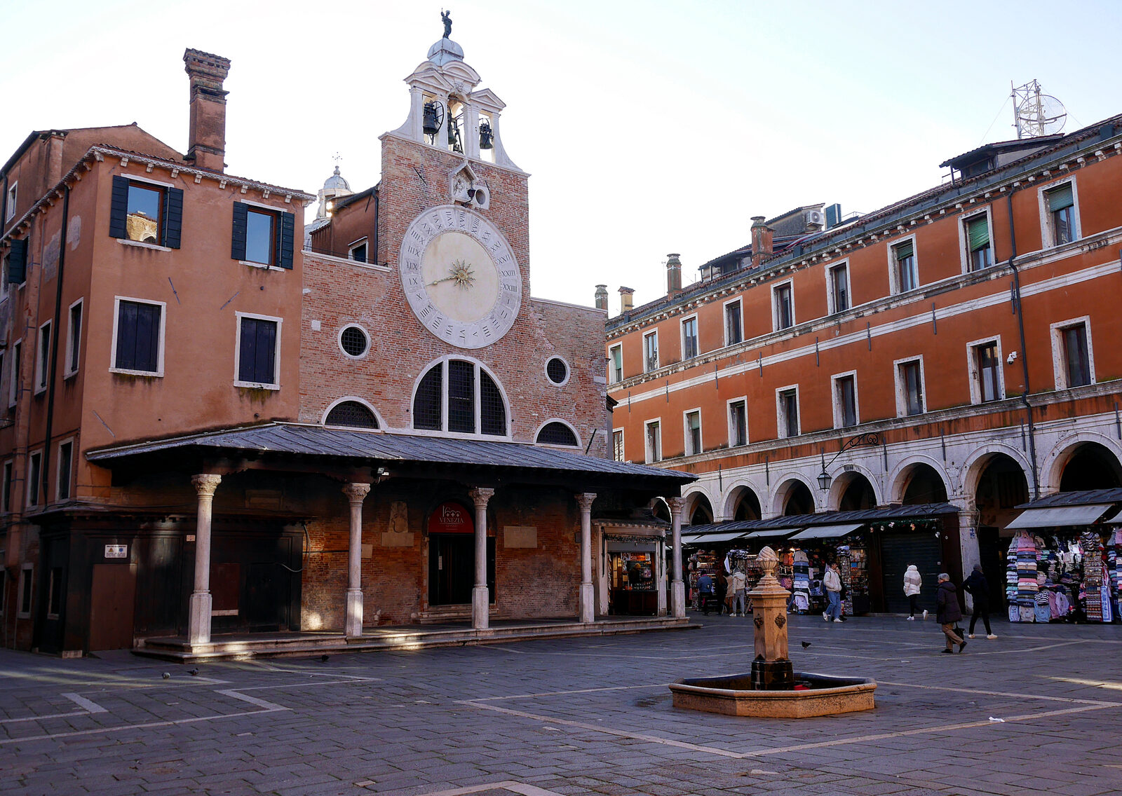 San Giacomo di Rialto : The large clock makes the church easily identifiable, once you cross the Rialto Bridge