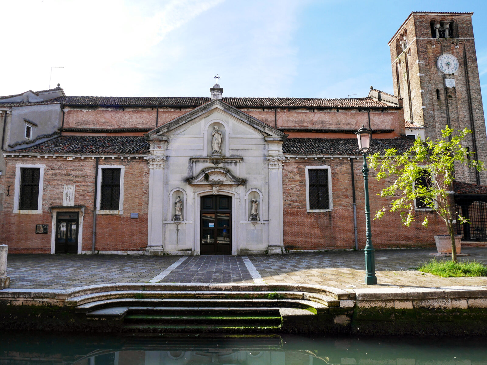 San Nicolo dei Mendicoli : Nothing about the exterior prepares you for the richness inside