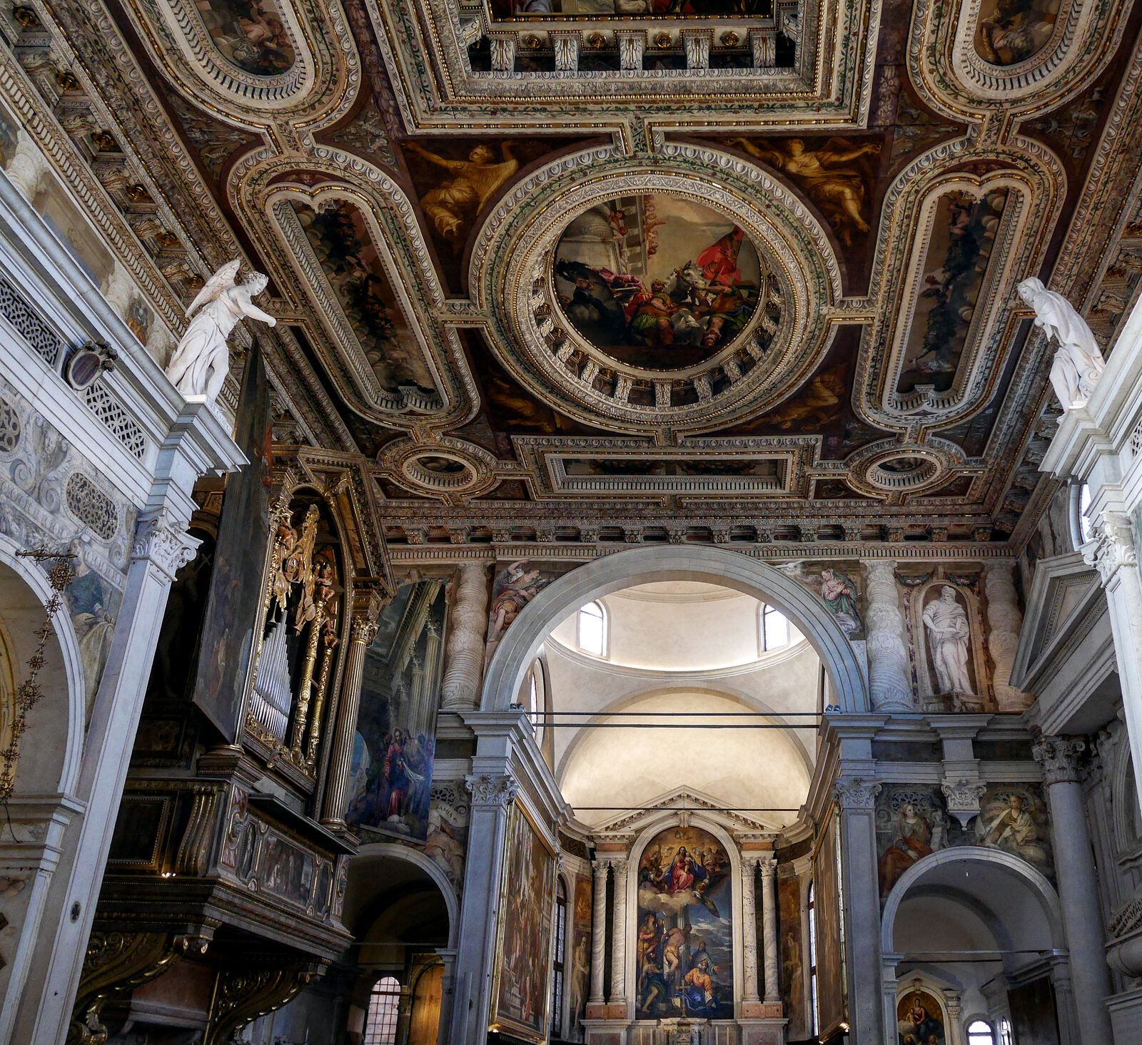 San Sebastiano : The bright interior is adorned with works by Veronese