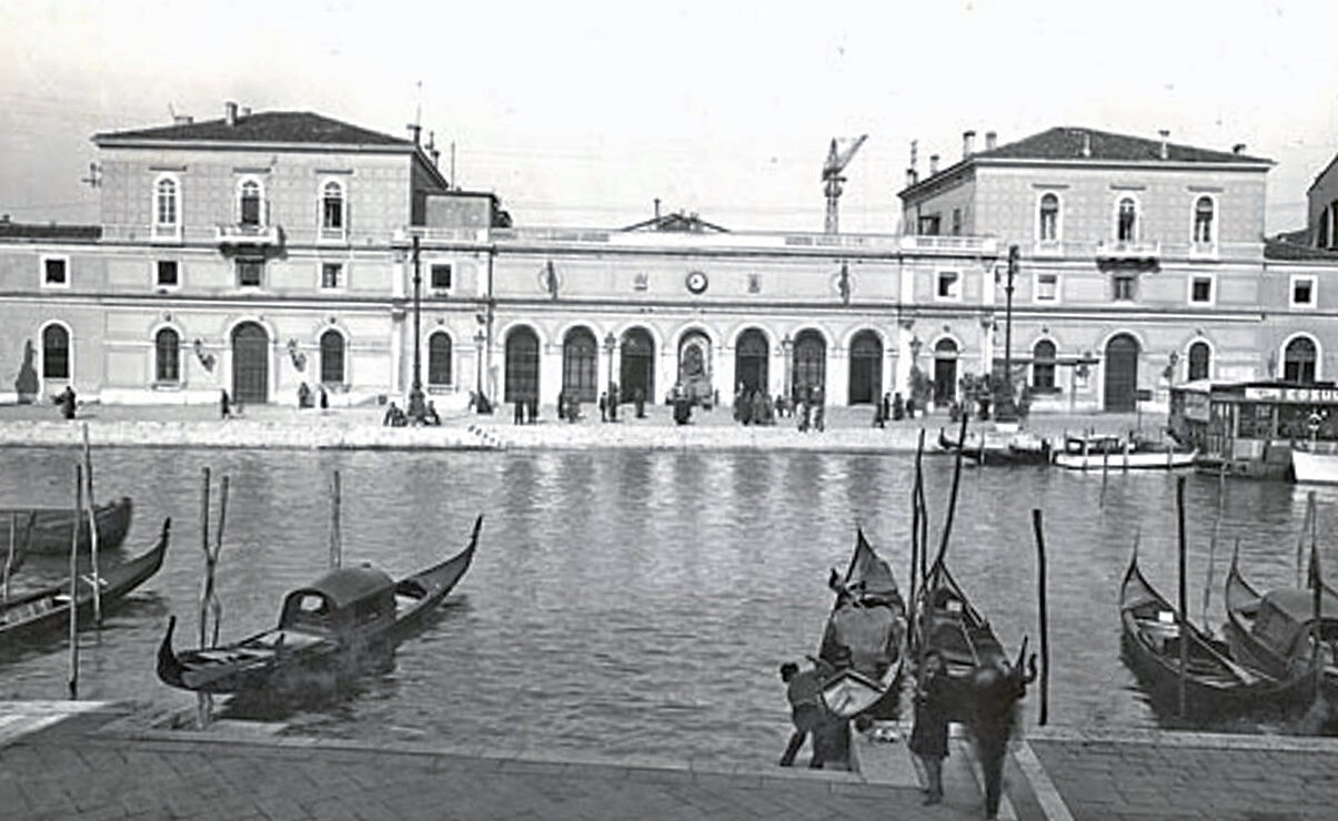 Venice Train Station : The original train station was completed in 1863