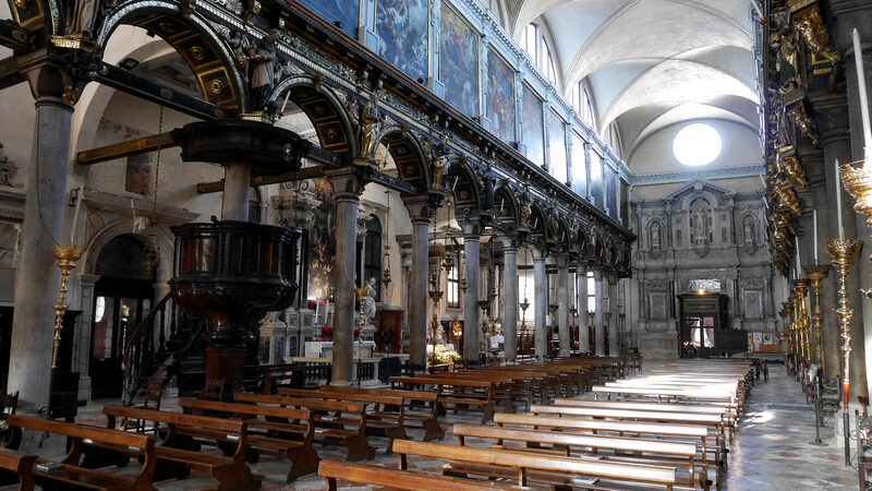 Santa Maria dei Carmini : The friezes on both sides of the clerestory walls depict a total of 24 scenes related to Carmelite subjects
