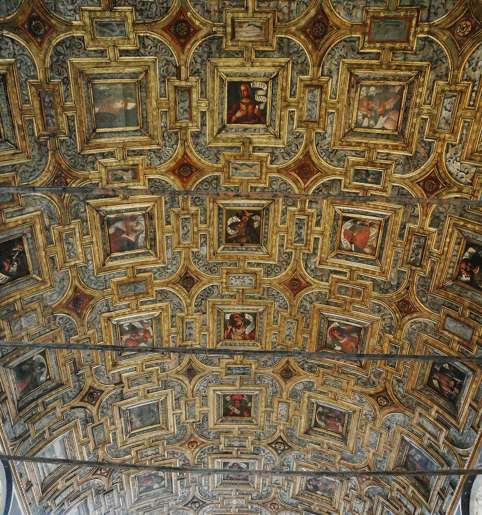 Santa Maria dei Miracoli : The vaulted ceiling features 52 vivid portraits of saints and prophets