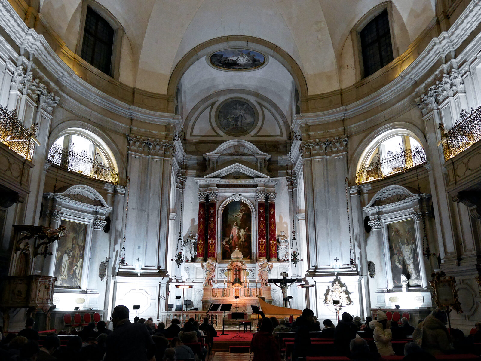 Vivaldi Church : The anticipation builds as everyone awaits the arrival of the musicians