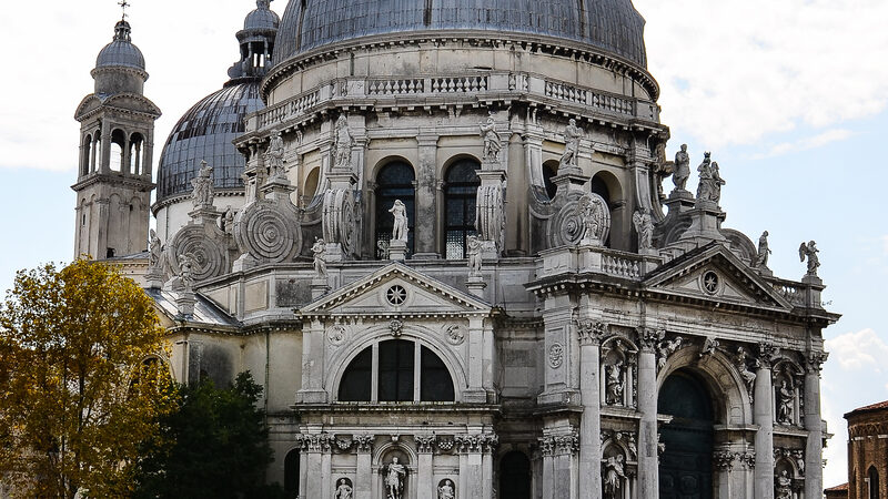 Santa Maria della Salute : Because of its octagonal design, no matter where you stand, you’ll only ever see three of its facades at once