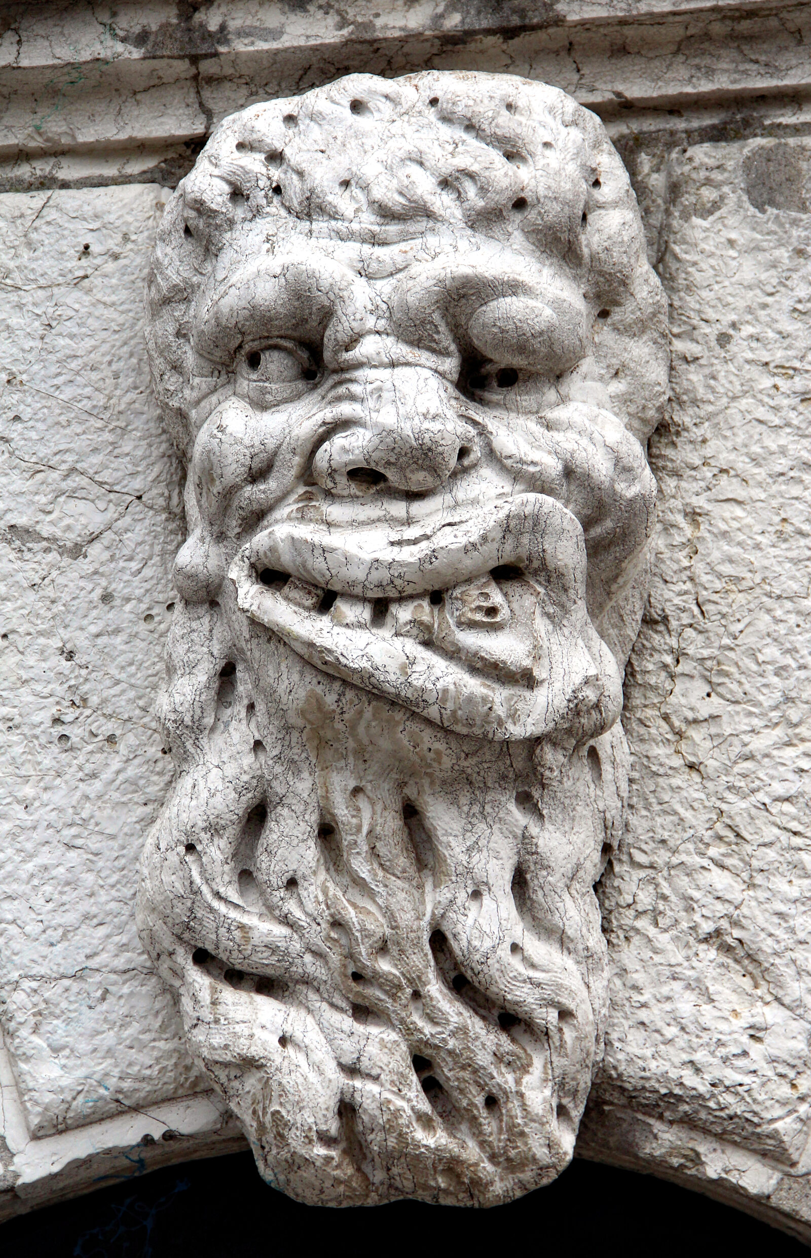 Santa Maria Formosa : Above the small door at the base of the bell tower, you’ll find a mascaron — an ornamental face originally meant to ward off evil spirits
