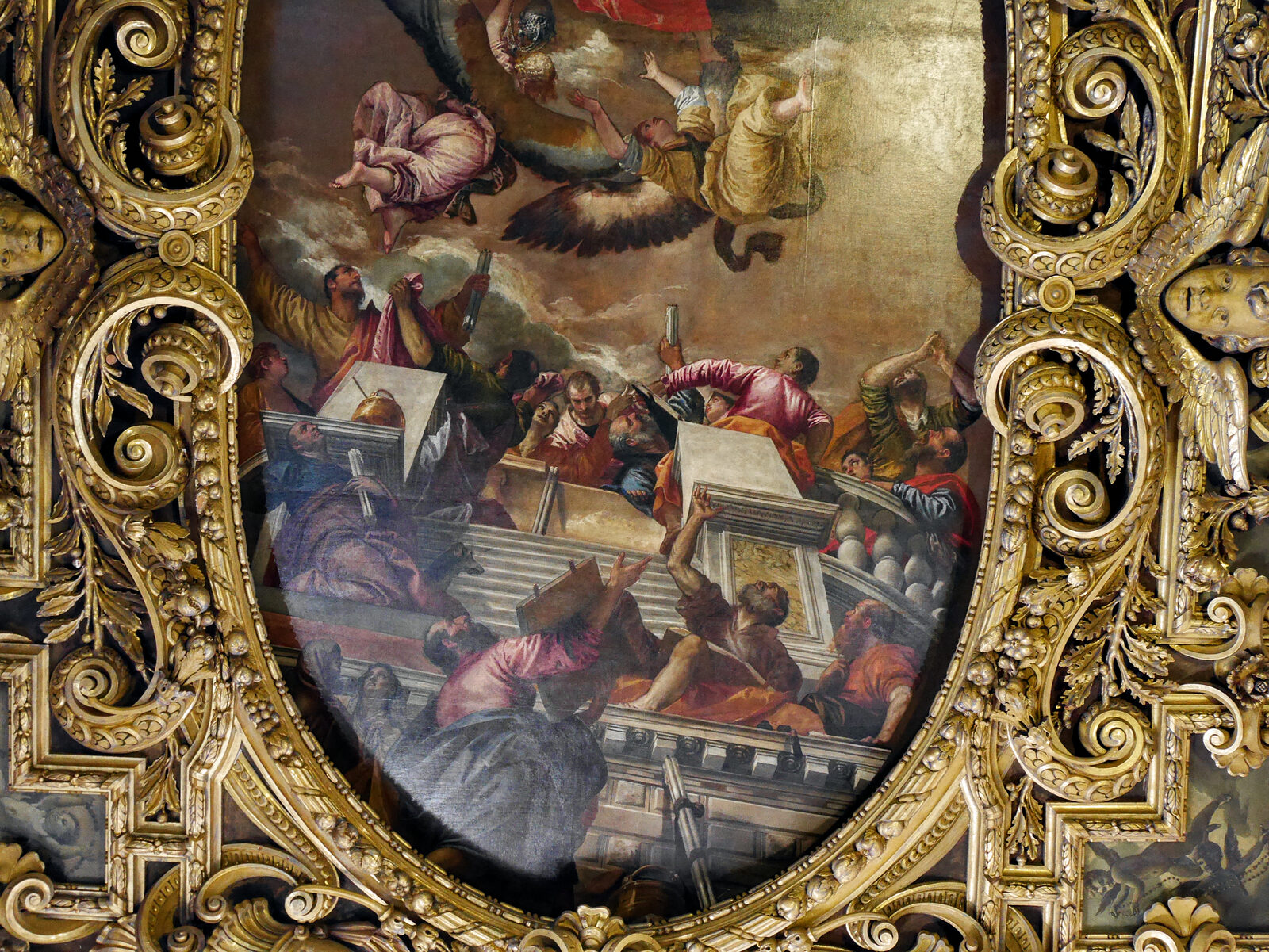 Santi Giovanni e Paolo : The intricacies of the stucco work alongside Veronese's Assumption can be seen in the Chapel of our Lady of the Rosary