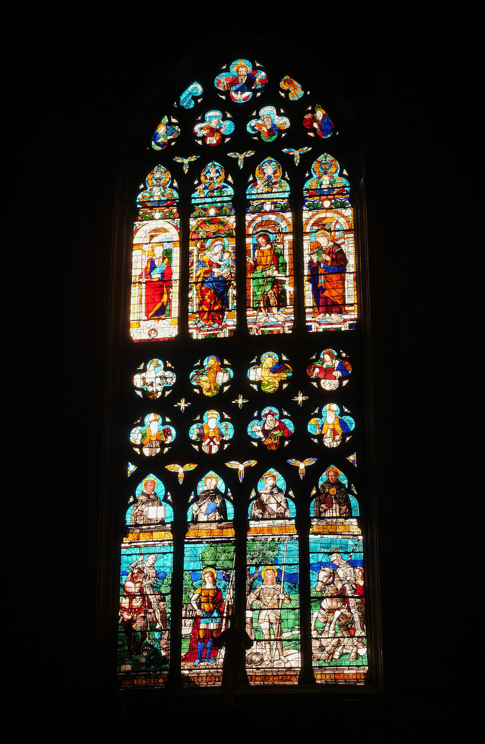 Santi Giovanni e Paolo : Exquisite Murano stained glass artwork in the south transept