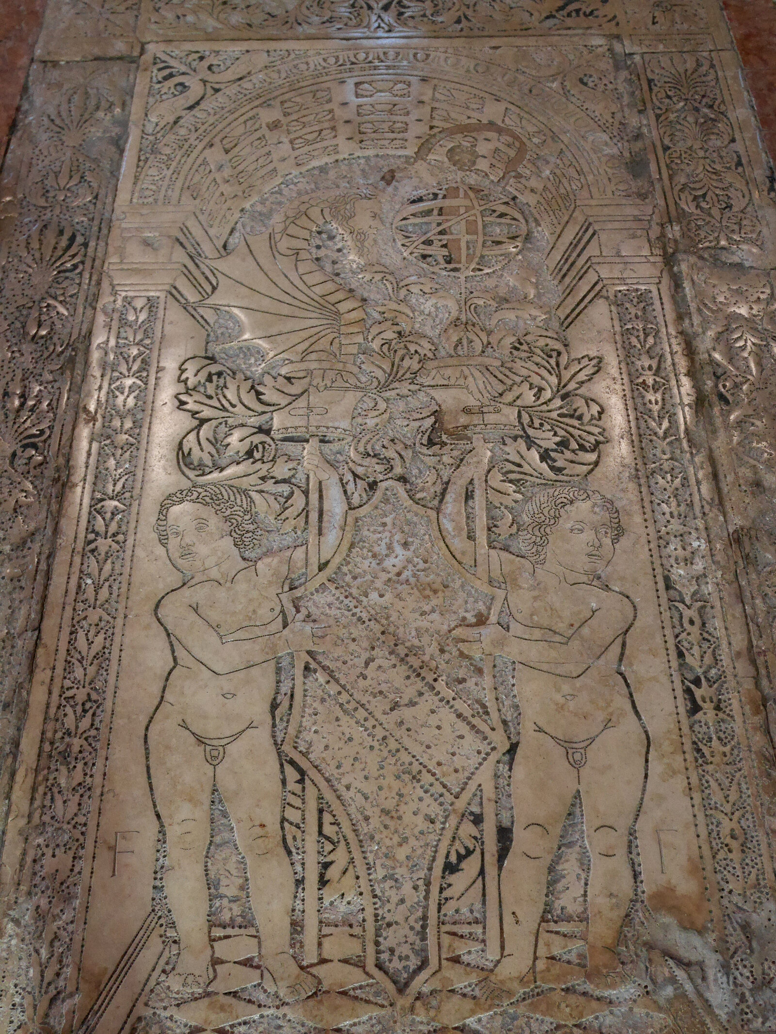 Santi Giovanni e Paolo : Tomb of the decemvir Alvise Diedo showing signs of wear from the footsteps that have traversed it for over 500 years