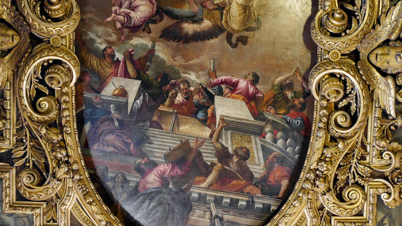 Santi Giovanni e Paolo : The intricacies of the stucco work alongside Veronese's Assumption can be seen in the Chapel of our Lady of the Rosary