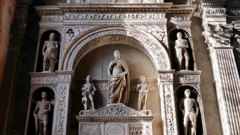Santi Giovanni e Paolo : Monument to Pietro Mocenigo - one of the 25 dodges buried in the church
