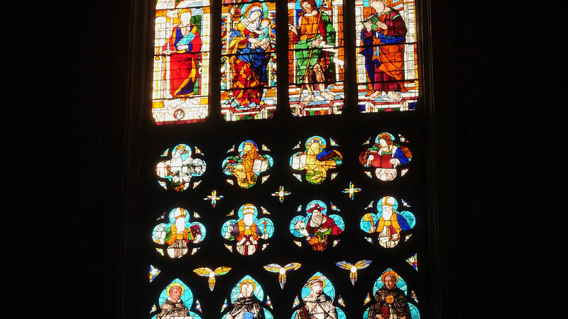 Santi Giovanni e Paolo : Exquisite Murano stained glass artwork in the south transept
