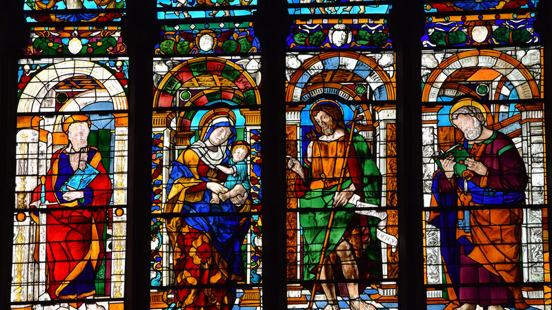 Santi Giovanni e Paolo : Detail of stained glass depicting the 'Coronation of the Virgin'