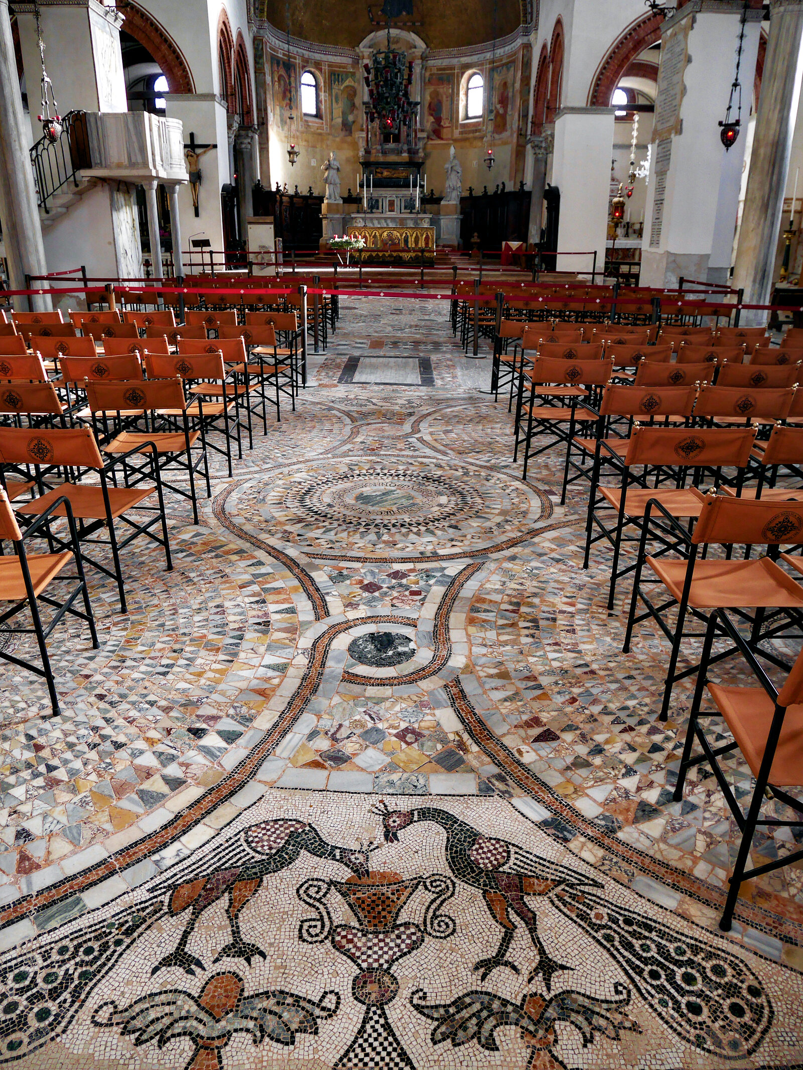 Santi Maria e Donato : The entire floor of the church is one giant mosaic