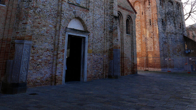 Santi Maria e Donato : On the opposite side of the church, the facade with the entrance is rather simple
