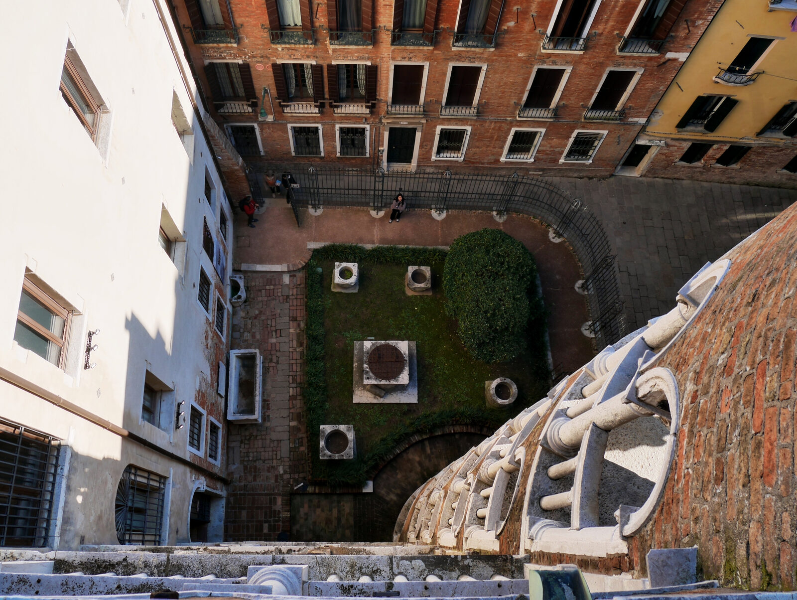 Palazzo Contarini del Bovolo : Guardare in basso è sconsigliato a chi soffre di vertigini.
