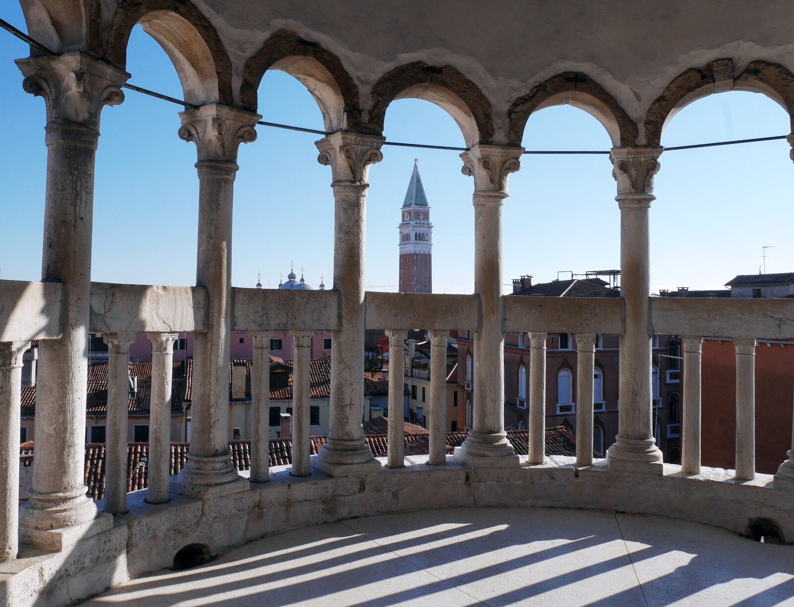 Palazzo Contarini del Bovolo : In cima alla scalinata si trova la terrazza coperta Belvedere.