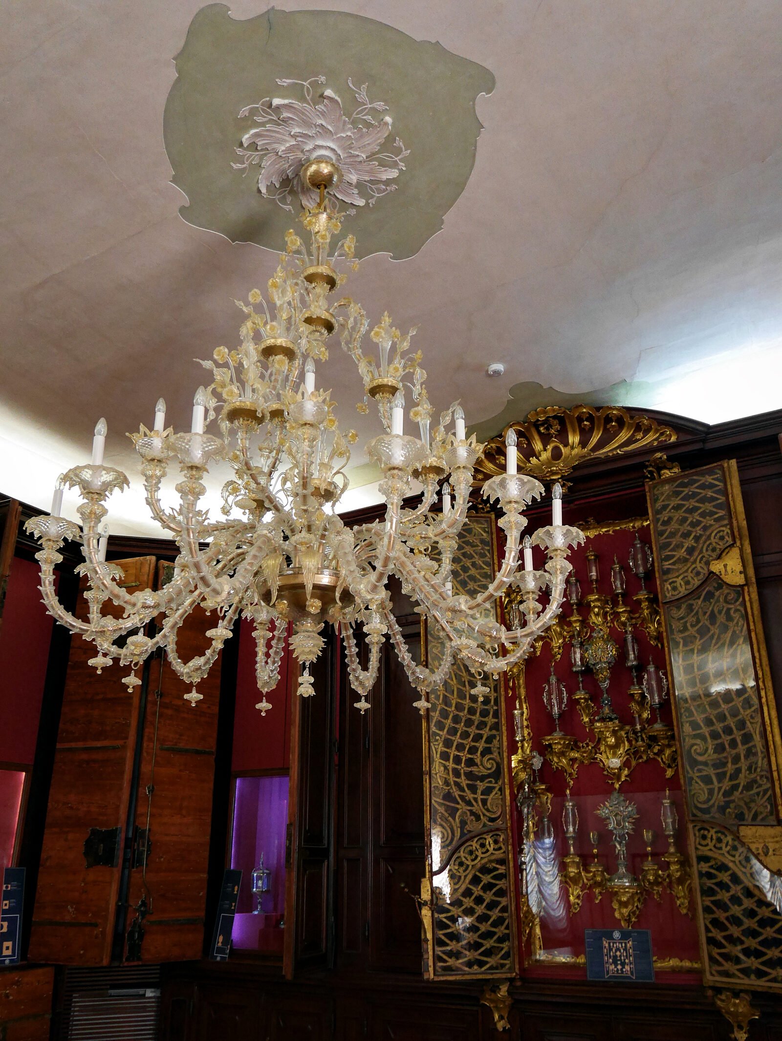 Scuola di San Rocco : The treasure room with its grand 18th-century cupboards