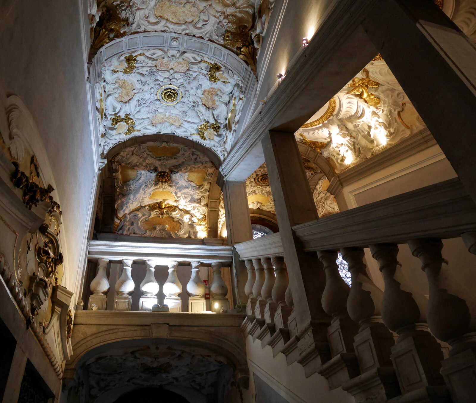 Scuola Grande Carmini : The grand staircase boasts elaborate gold-leafed plasterwork on the ceiling