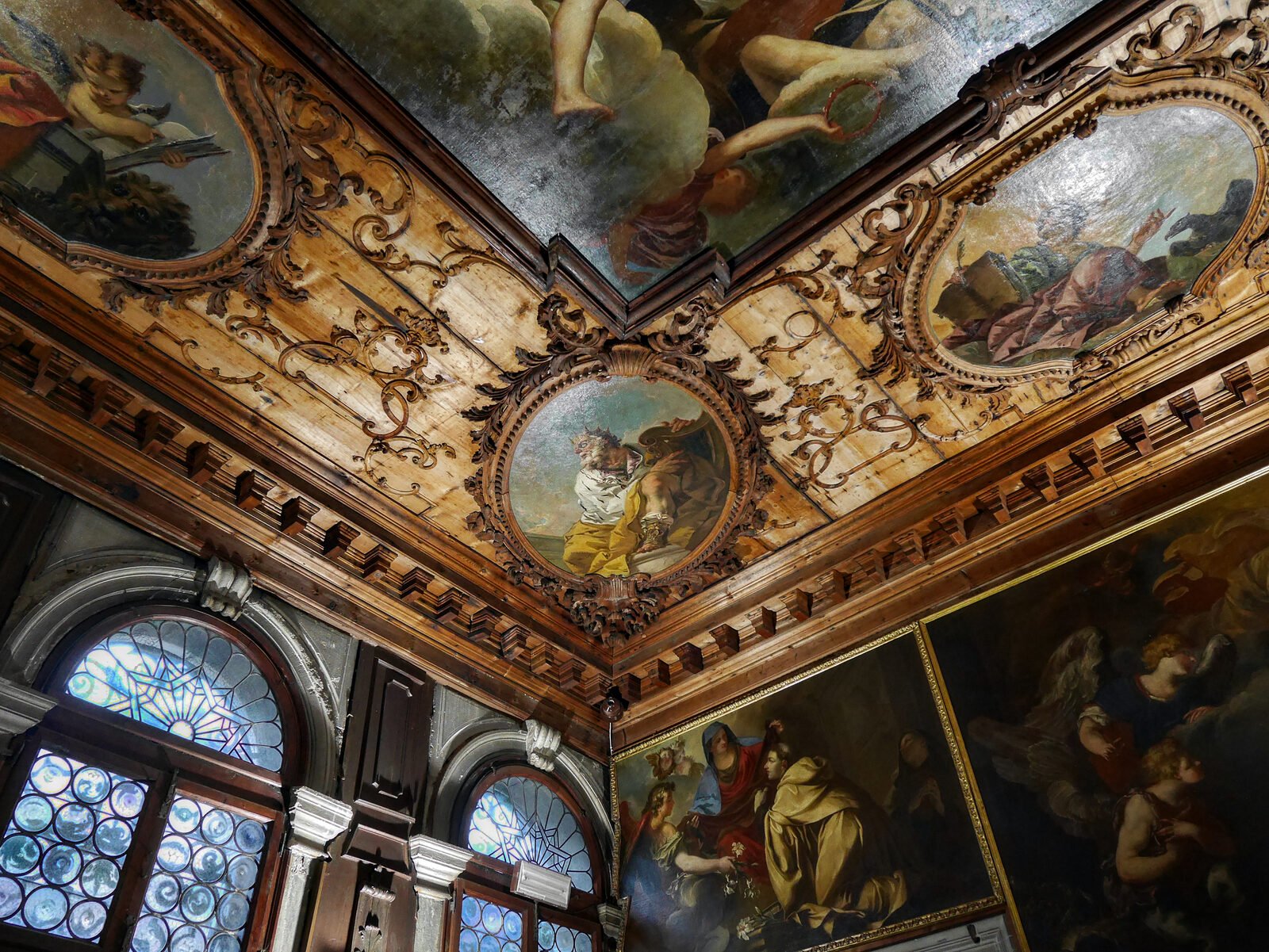 Scuola Grande Carmini : Sala dell'Albergo (or hostel room) was named as such because it welcomed pilgrims and the poor