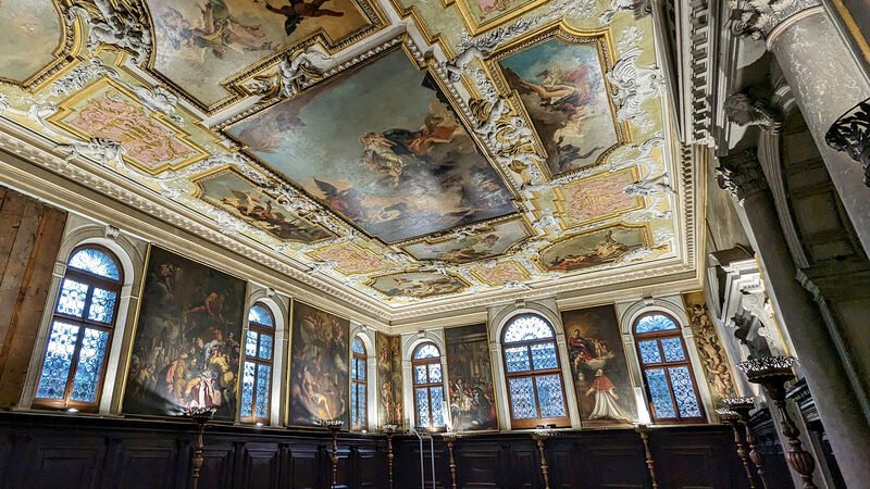 Scuola Grande Carmini : The capitular hall, the largest of the rooms, is adorned with the most precious works of the Scuola