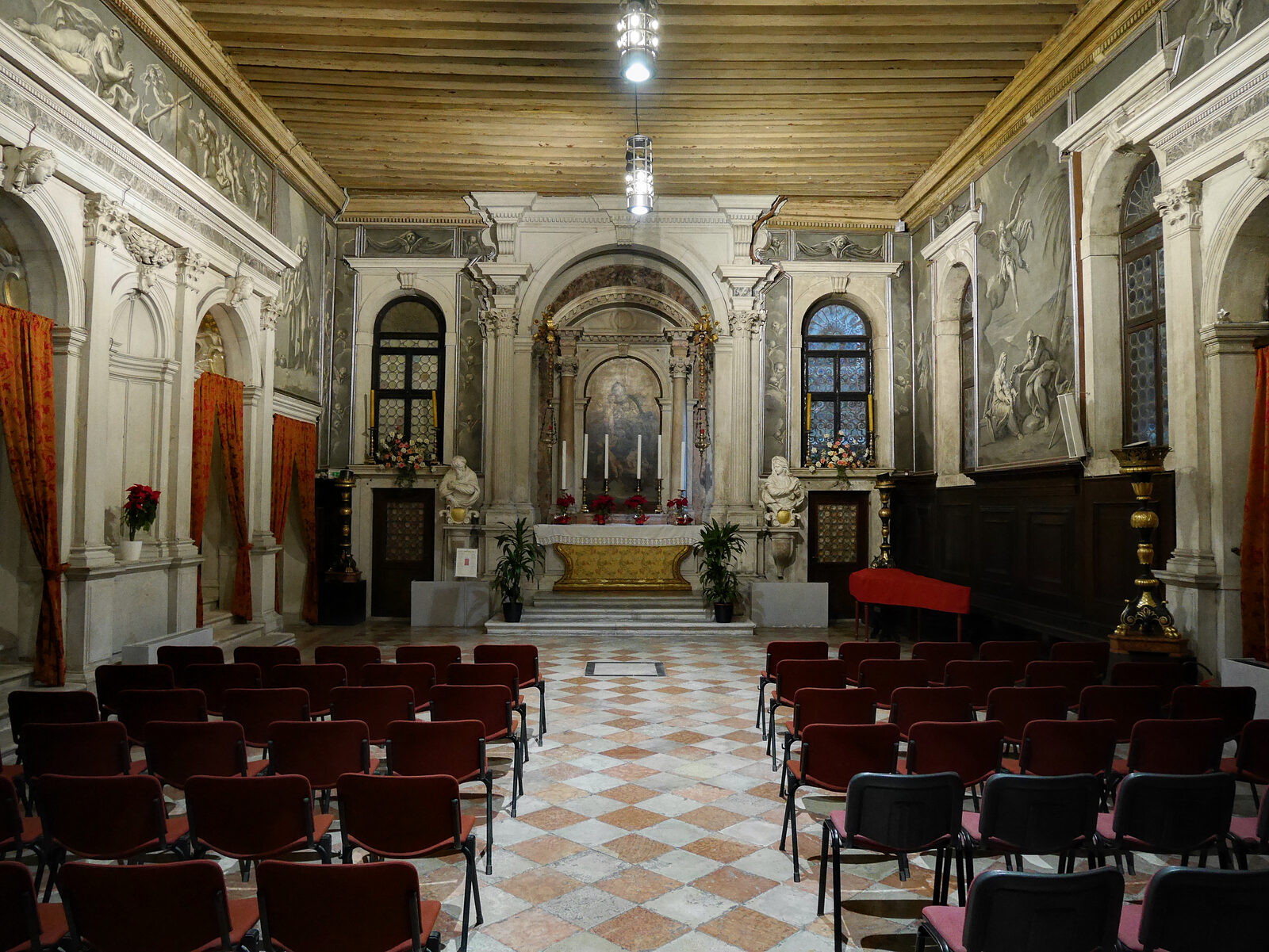 Scuola Grande dei Carmini : Below the hall, with the same floor area, lies the Chapel of Our Lady of Mount Carmel