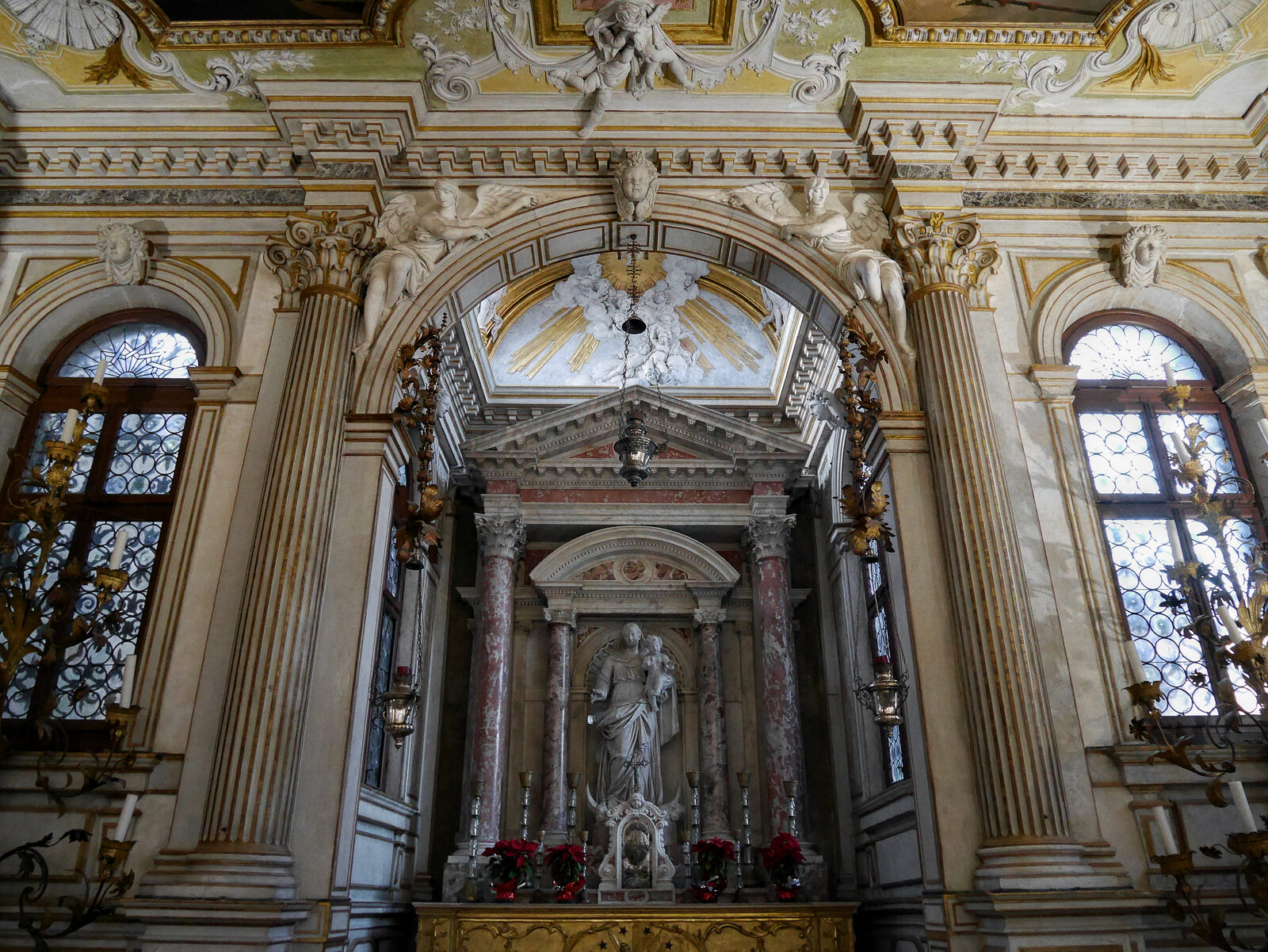 Scuola Grande dei Carmini : In the hall, there is even an altar dedicated to the Virgin of Mount Carmel