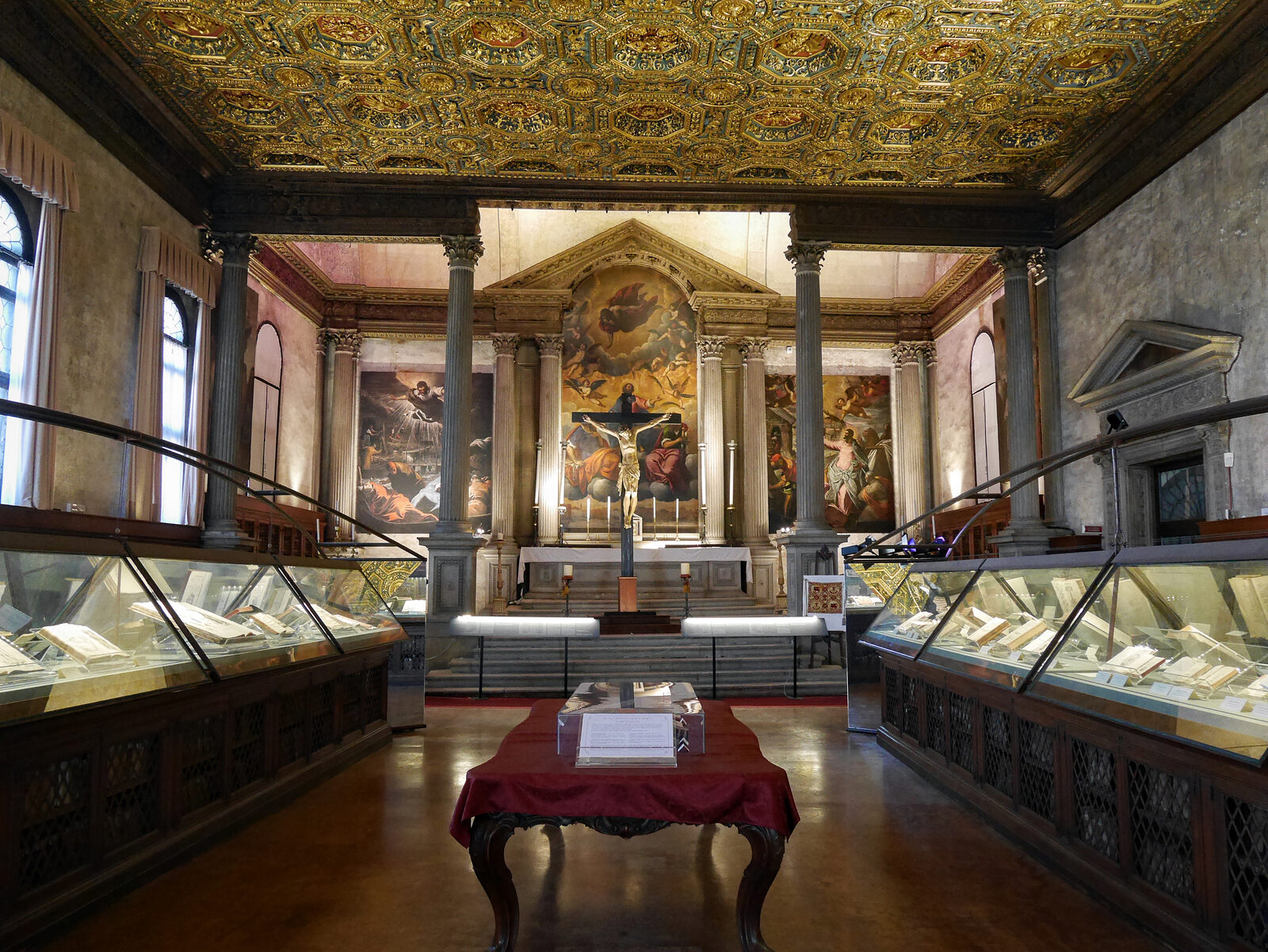 Scuola Grande di San Marco : The upper floor, however, hosts a small medical museum
