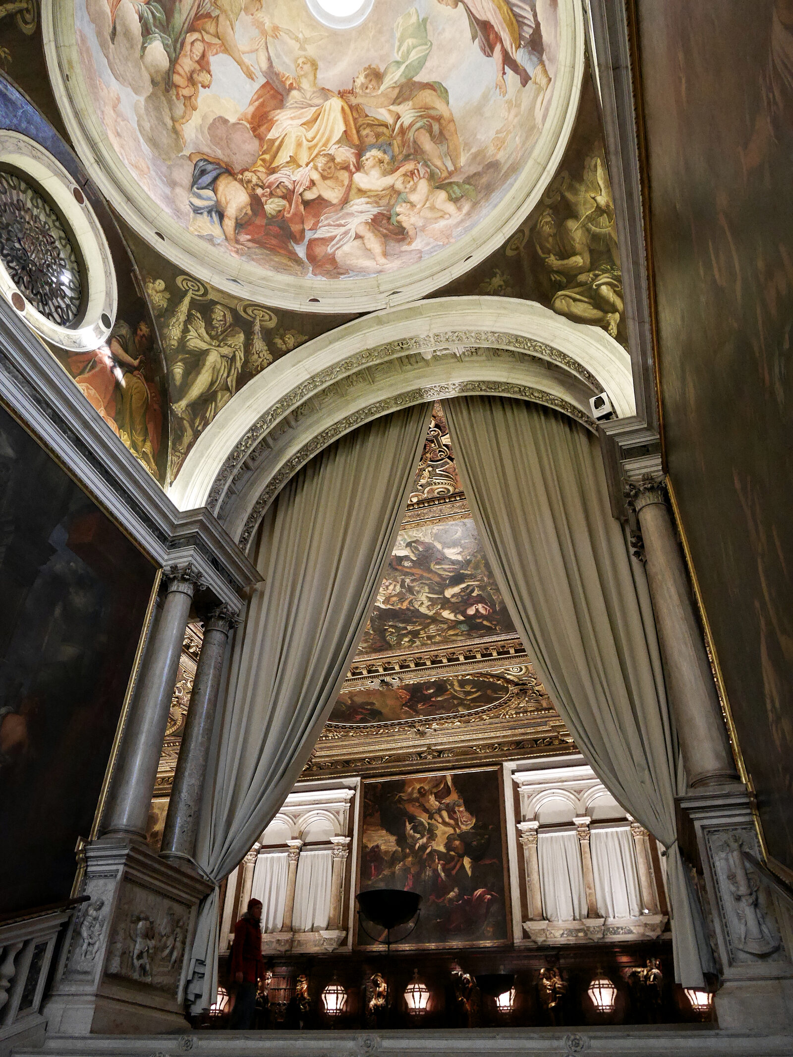 Scuola Grande di San Rocco : The first glimpse of the spectacular Sala Capitulare as you ascend the grand staircase