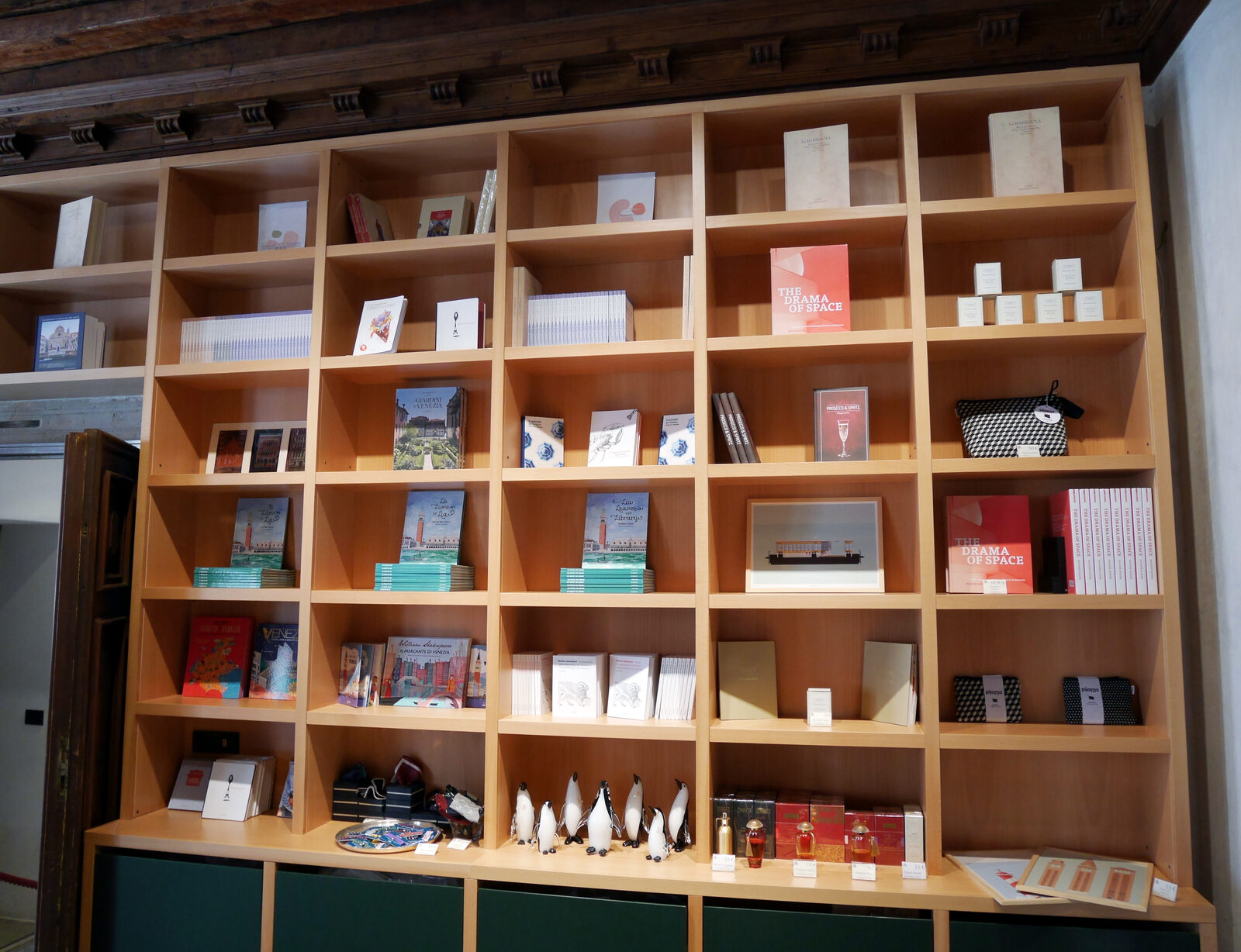 Scuola Grande San Giovanni : The visit ends at a modern, well-stocked bookshop, offering plenty of items for art lovers.