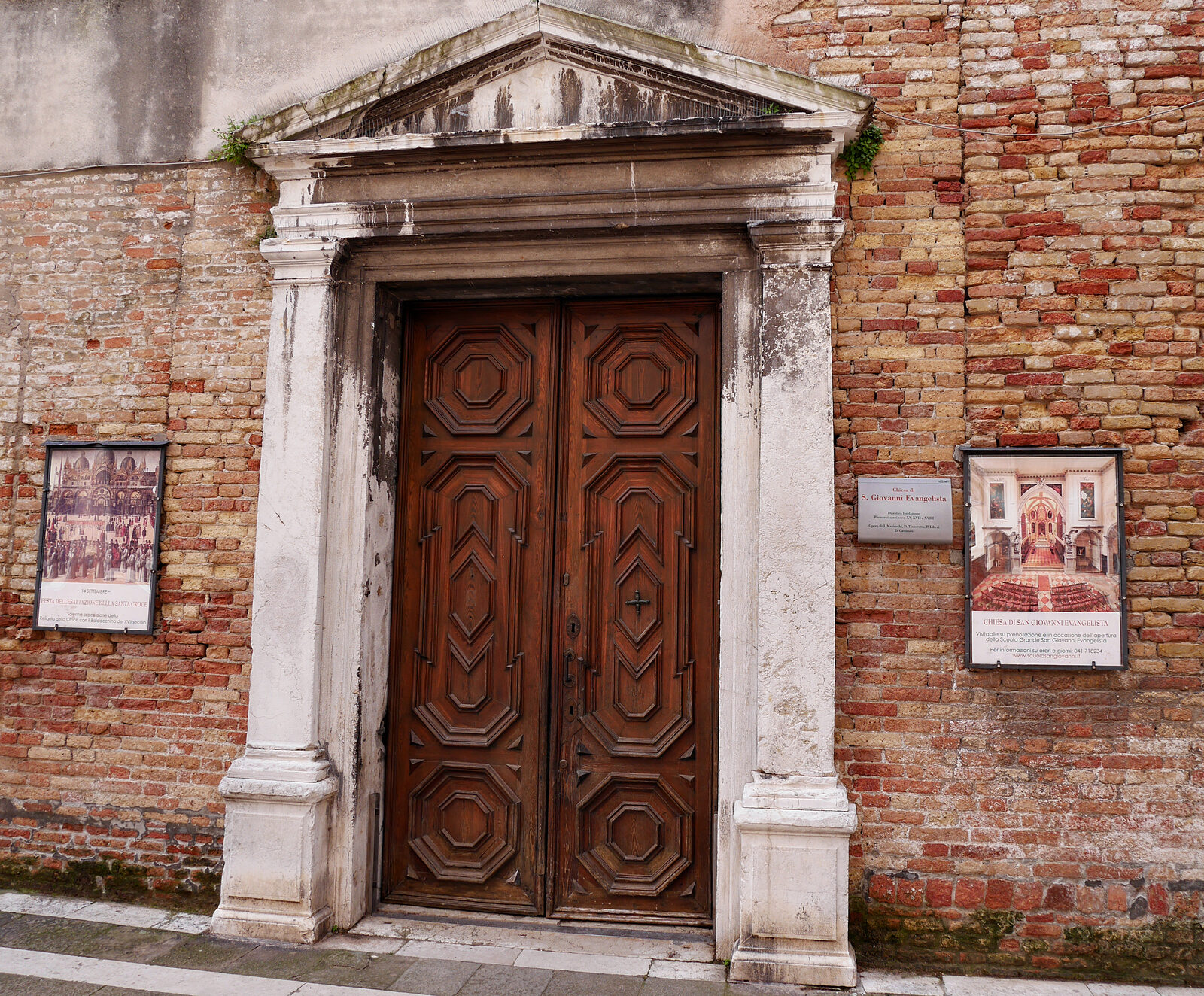 Scuola Grande San Giovanni : It may be worth starting your visit by entering the church adjacent to the Scuola. The door is usually closed, but you can get the key from the ticket office.