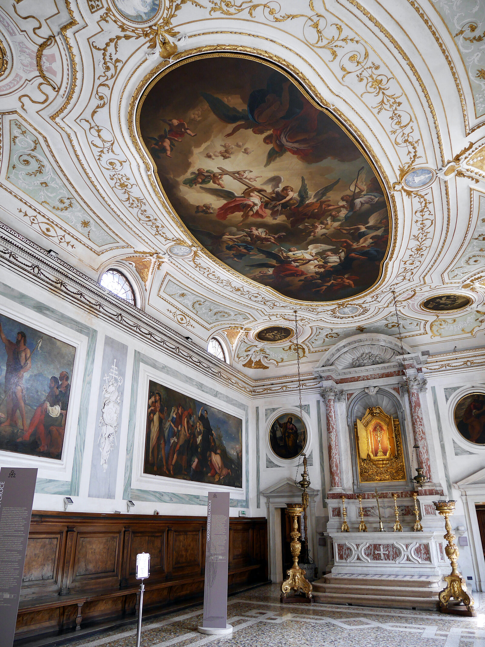 Scuola Grande San Giovanni : At the other end of the Chapter Hall, you can enter another important room: the Oratory of the Cross, which houses the Scuola's most prized possession.