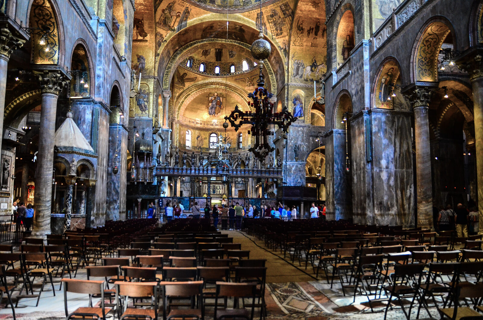 St. Mark's Basilica : The interior is divided into the earthly lower part and the upper celestial part, in accordance with the rules of Byzantine religious architecture