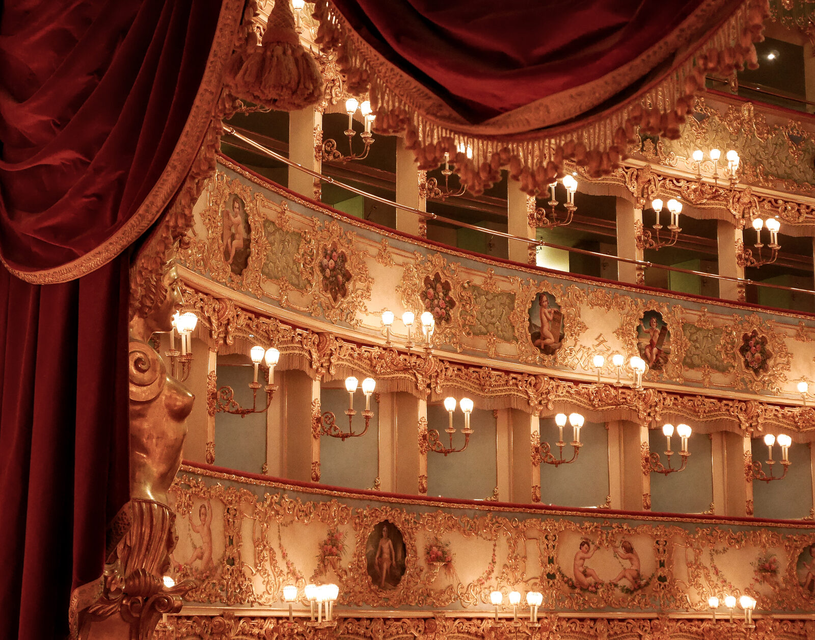 Teatro La Fenice : The boxes were designed not only to watch the performance but also to be seen by the other spectators - view from the royal box