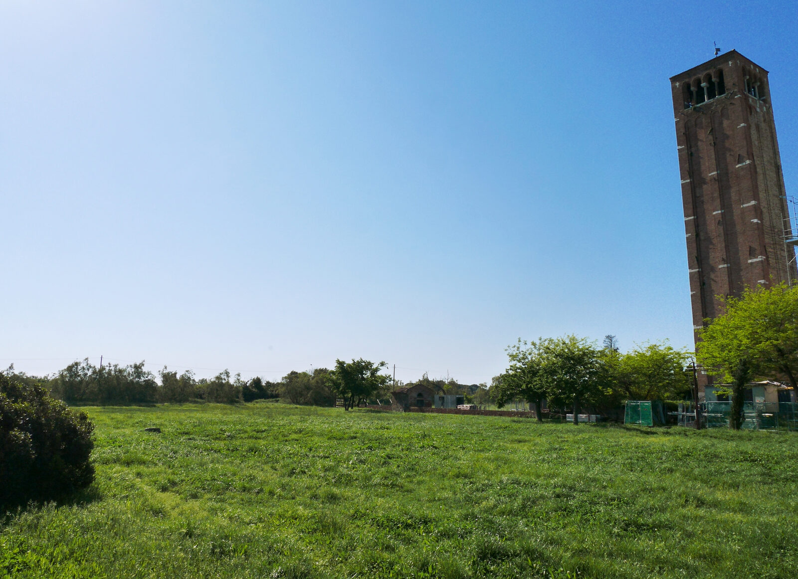 Torcello : And finally: the millennia-old, 55-meter (180-foot)-high bell tower of the Cathedral: Torcello Campanile