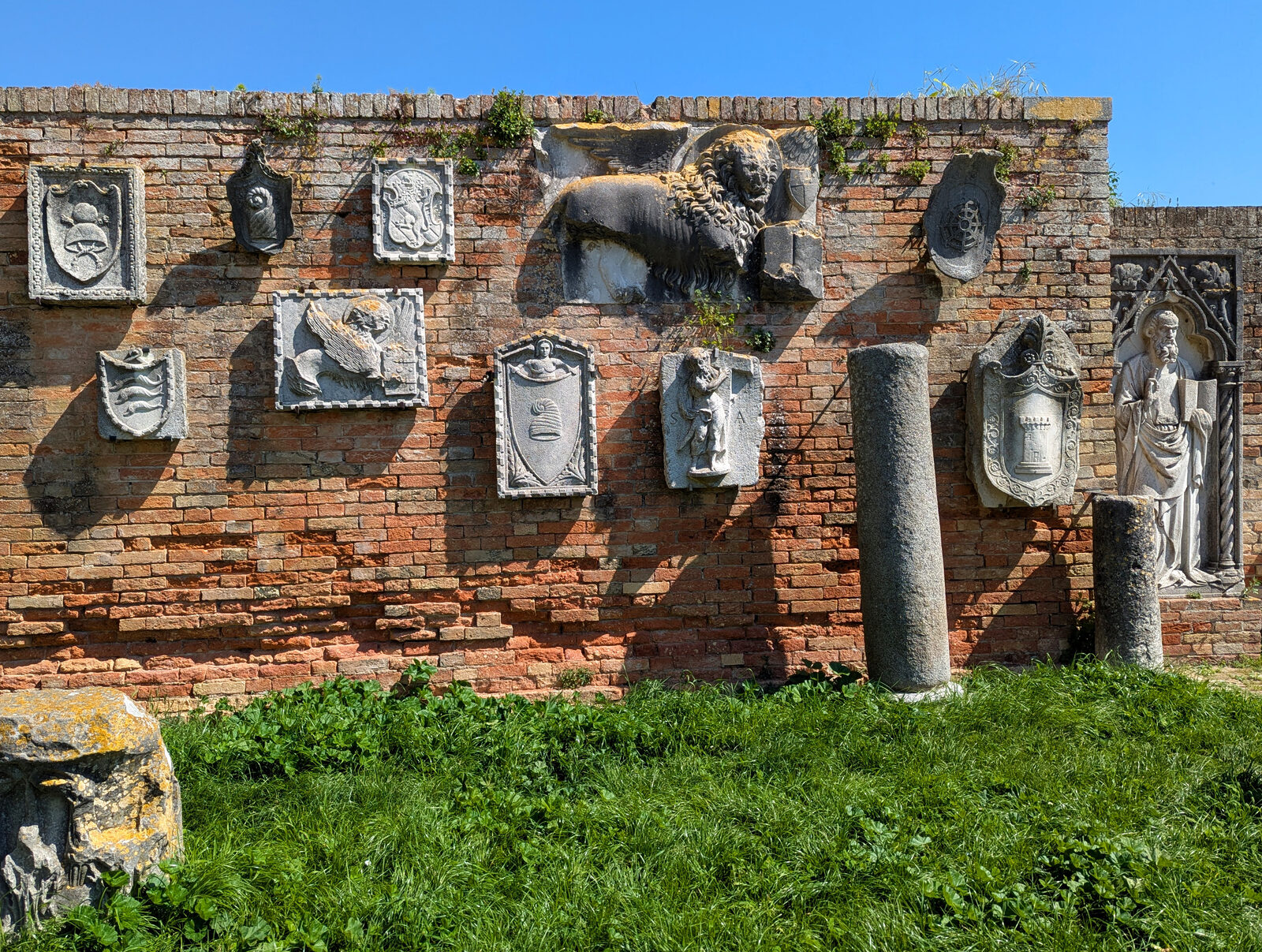 Torcello : Moving to the museum’s second building, you’ll encounter a wall of ancient sculptures that serves as a free teaser of what’s inside