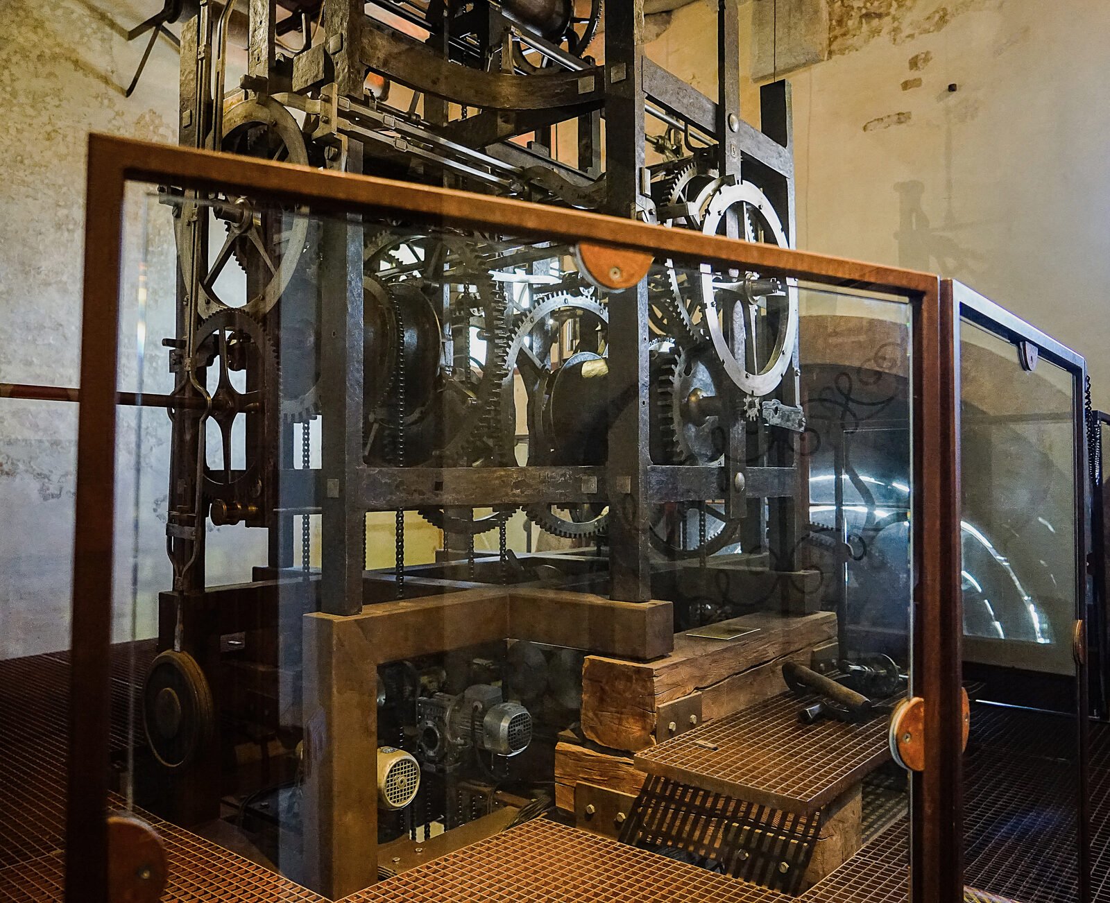 Torre dell'Orologio : On the second floor, you'll be able to closely examine the complex workings of the core clock mechanism