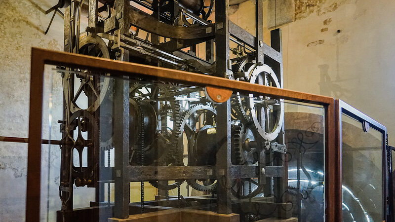 Torre dell'Orologio : On the second floor, you'll be able to closely examine the complex workings of the core clock mechanism