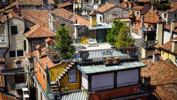 Torre dell'Orologio : Behind, the modest yet captivating Venetian rooftops unfold