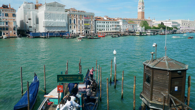 Traghetto : And the dock at Punta della Dogana