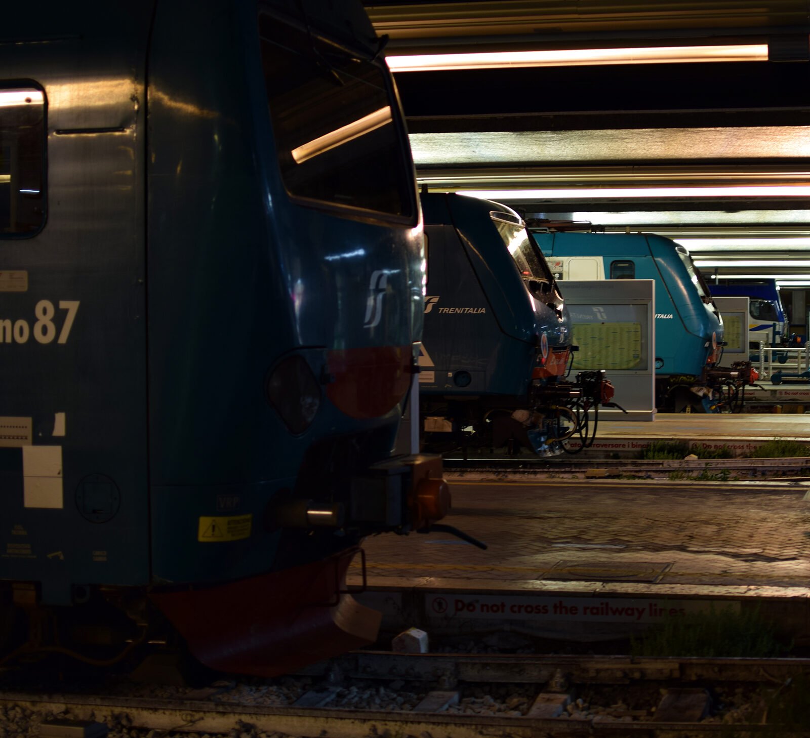 Train Station : Italian regional trains